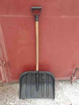 Продам пластик лопата под снег. Донецк
