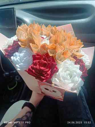 Букеты из атласных роз Макеевка