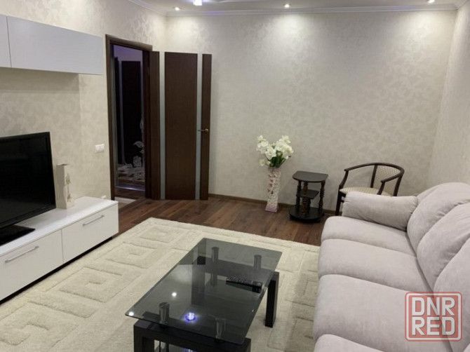 Сдаётся двухкомнатная квартира в центре города Донецк. Ворошиловский район, ул. Челюскинцев Донецк - изображение 1