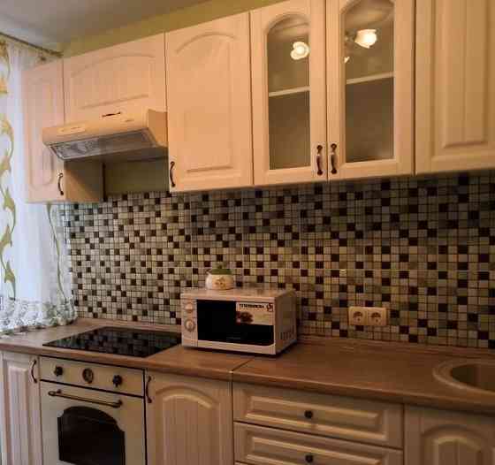 в долгосрочную аренду сдаётся двухкомнатная квартира в кировском районе, ул. петровского. Донецк