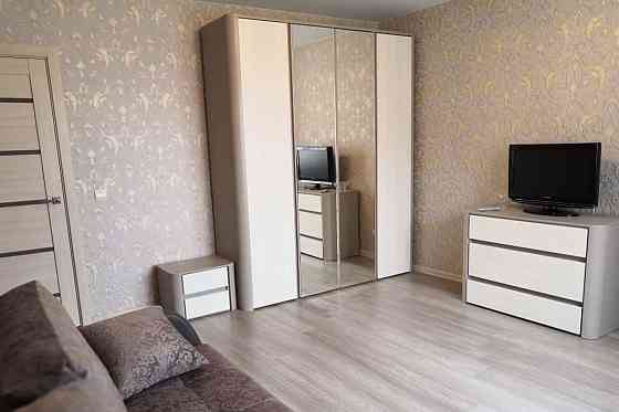 в долгосрочную аренду сдаётся двухкомнатная квартира в кировском районе, ул. петровского. Донецк