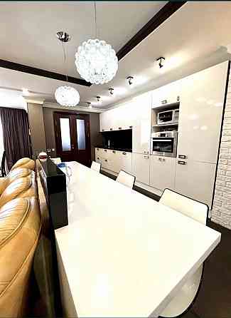 Сдам 3-комнатную квартиру, 95 м², Кальмиусский район. Донецк