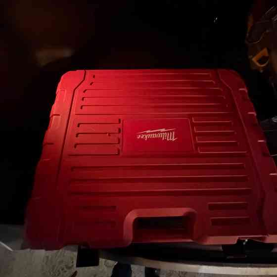 Продается набор аккумуляторных инструментов Milwaukee 4 в 1 Донецк