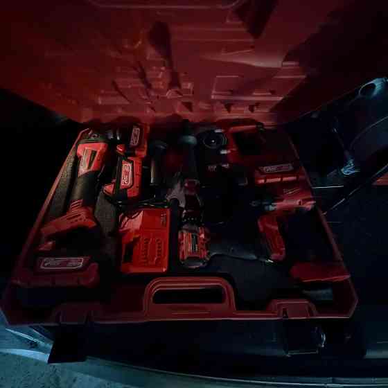 Продается набор аккумуляторных инструментов Milwaukee 4 в 1 Донецк