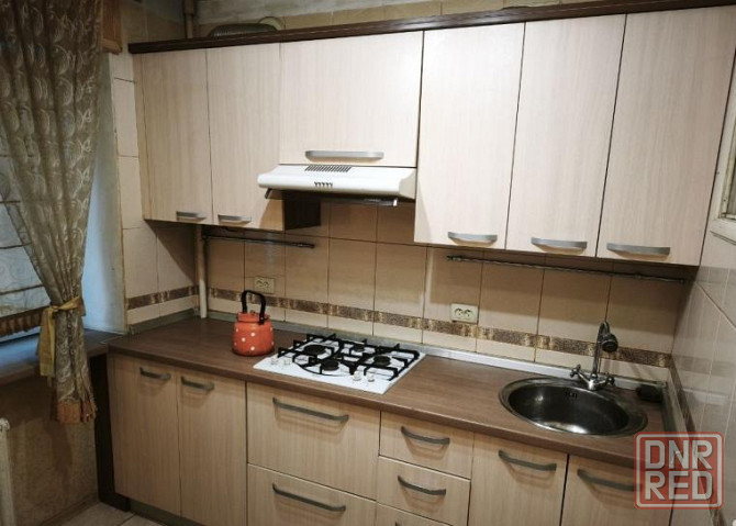 Продам 1 к. кв. на Марии Ульяновой, 2 эт., кирпичный дом Донецк - изображение 1