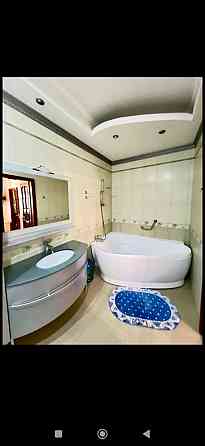 Сдам Новострой 2-х комн, Калининский р-н. Два санузла. Накопительный бак 1000 л. Ремонт. Донецк