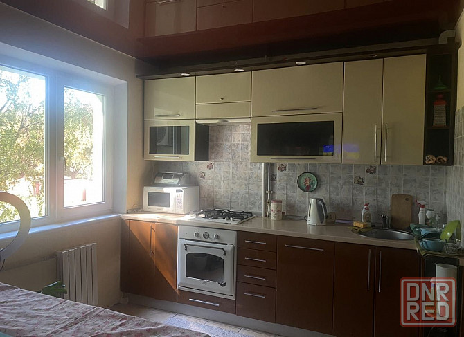 Сдаётся чистая уютная 2-комнатная квартира в Ленинском районе, улица Куйбышева Донецк - изображение 1