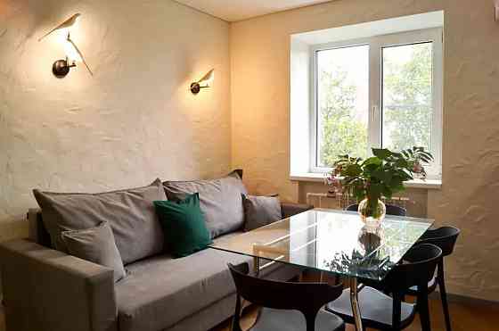 Квартира расположена в Куйбышевском районе, площади Бакинских комиссаров Донецк