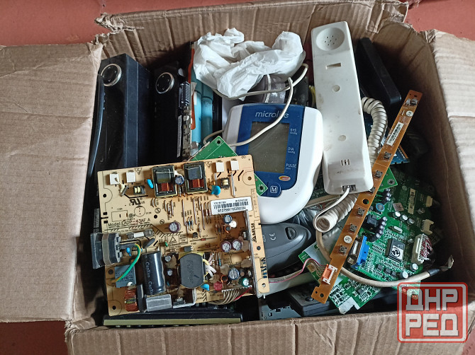 Коробка с электроникой Макеевка - изображение 1