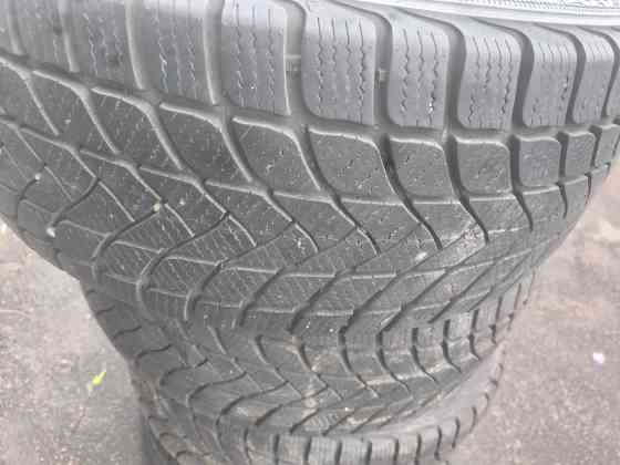 Комплект шин липучка почти новая 215/50/ р 17 Донецк