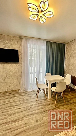 Сдам комфортабельную студию с телевизором в центре. Ворошиловский район Донецк - изображение 1