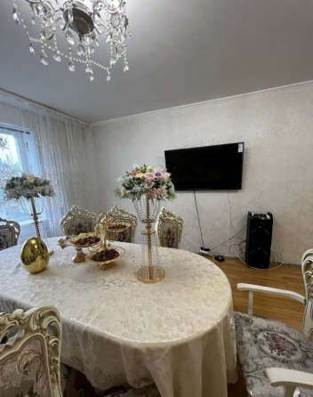 Сдается красивая трехкомнатная квартира с интересным дизайном в Калининском районе Донецк