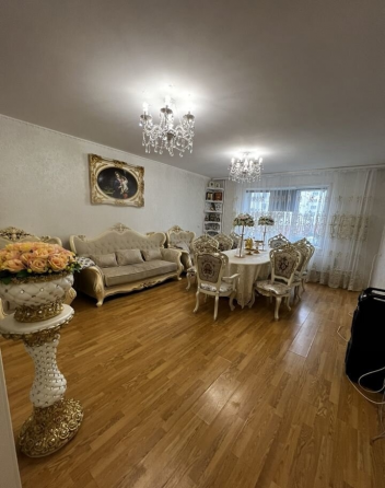 Сдается красивая трехкомнатная квартира с интересным дизайном в Калининском районе Донецк