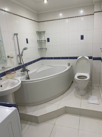 Аренда красивой 1-кв.бдн р-н,Заперевальная,евроремонт,вода ежедневно,40000 руб+ коммунальные. Донецк