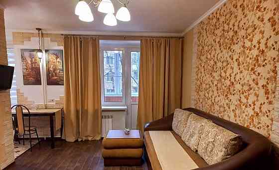 Сдаю двухкомнатную квартиру в Ворошиловском районе Донецка на театральном проспекте. Донецк