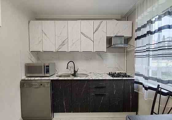 Сдаю двухкомнатную квартиру 54.0 м² этаж 2/5 город Донецк, Калининский район, Проспект Ильича Донецк