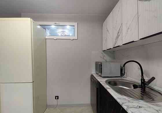 Сдаю двухкомнатную квартиру 54.0 м² этаж 2/5 город Донецк, Калининский район, Проспект Ильича Донецк