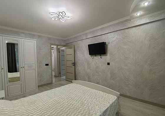 Сдаю двухкомнатную квартиру 54.0 м² этаж 2/5 город Донецк, Калининский район, Проспект Ильича Донецк