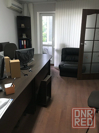 Продается трехкомнатная квартира в Ильичевском районе Мариуполь - изображение 1