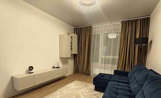 Сдаю двухкомнатную квартиру в Ворошиловском районе Донецка. Ориентир: ул. Набережная. Донецк