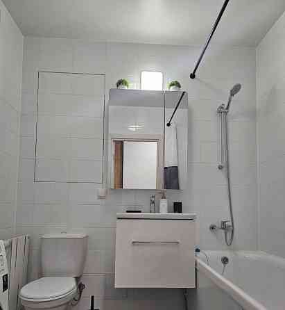 Сдаю двухкомнатную квартиру в Ворошиловском районе Донецка. Ориентир: ул. Набережная. Донецк