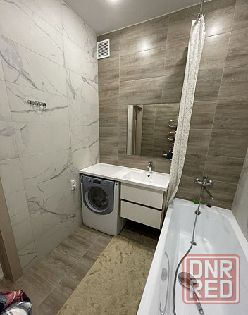 Сдаётся 1-комнтная квартира в Ворошиловском районе, около Донбасс Арены. Донецк - изображение 2