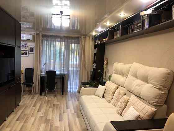 Квартира расположена в сталинском доме, в самом центре города Донецк