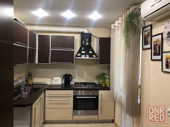 Квартира расположена в сталинском доме, в самом центре города Донецк - изображение 2