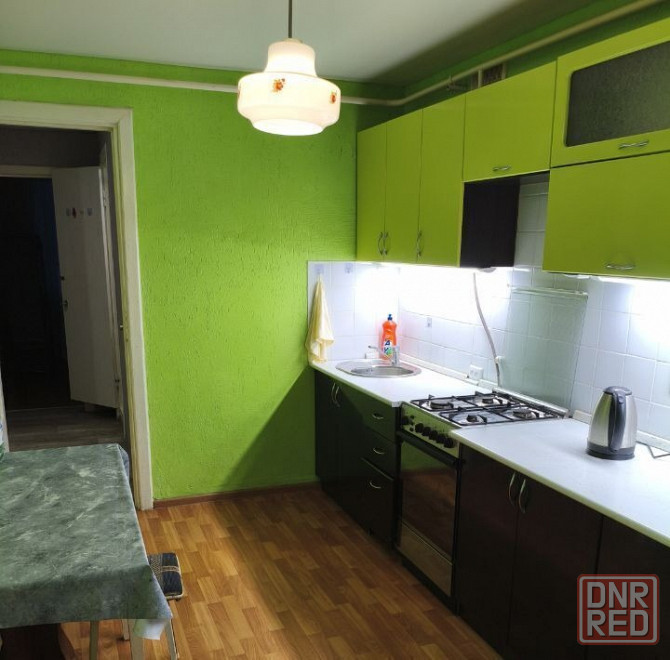 Сдаю трехкомнатную квартиру 63 м² этаж 4/9. город Донецк, Будённовский район, ул. Независимости. Донецк - изображение 2