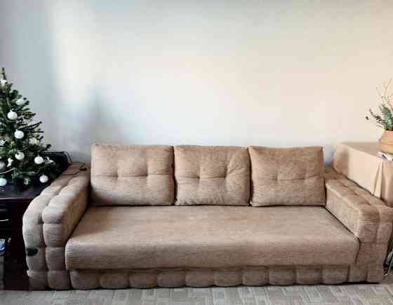 Продается большой, раскладывающийся диван в отличном состоянии. Донецк