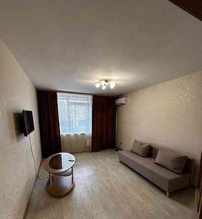 Сдам однокомнатную квартиру в Буденовском районе с неплохим ремонтом, просторные комнаты и большая л Донецк