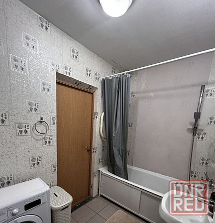 Сдам однокомнатную квартиру в Буденовском районе с неплохим ремонтом, просторные комнаты и большая л Донецк - изображение 1