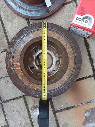 Продам комплект задних тормозных дисков и колодок для Шкоды Октавия А5 Донецк