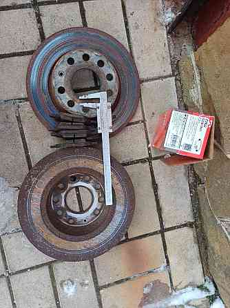 Продам комплект задних тормозных дисков и колодок для Шкоды Октавия А5 Донецк