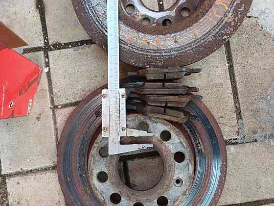 Продам комплект задних тормозных дисков и колодок для Шкоды Октавия А5 Донецк