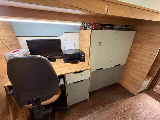 Двухъярусная кровать с компьютерным столом и шкафом Макеевка