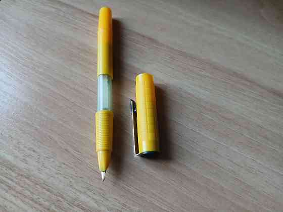 Перьевая ручка в футляре, заправляется чернилами Донецк