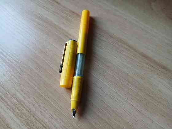 Перьевая ручка в футляре, заправляется чернилами Донецк