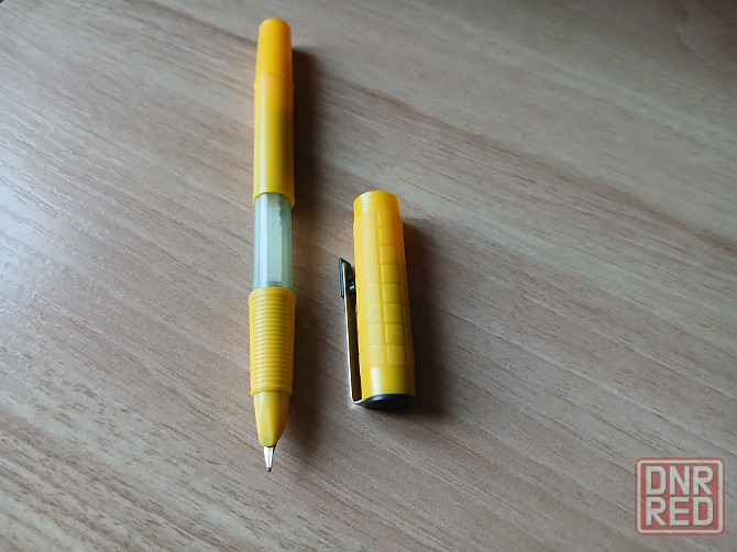 Перьевая ручка в футляре, заправляется чернилами Донецк - изображение 1