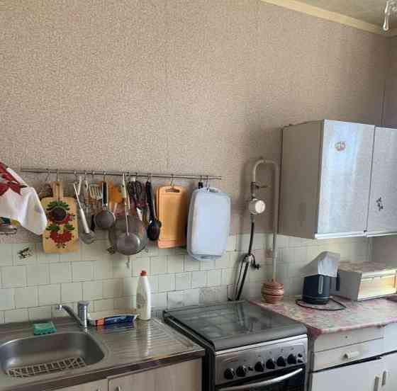 дается просторная двухкомнатная квартира в Калининском районе. 3 этаж. Донецк