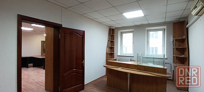 Сдам офис 350 м² в Калининском районе. Кабинетная система Ремонт Мебель Накопительный бак. Парковка Донецк - изображение 6