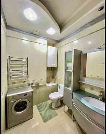 Сдам 2-х комн в Новострое Калининском р-не 100 м2. Два санузла. Накопительный бак. Ремонт. Паркинг. Донецк