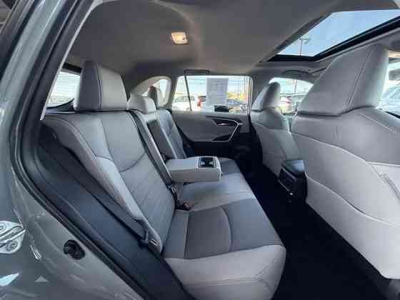 Neatly Used 2023 Toyota RAV4 XLE Premium Санкт-Петербург
