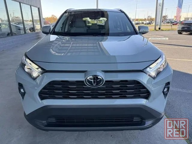 Neatly Used 2023 Toyota RAV4 XLE Premium Санкт-Петербург - изображение 1