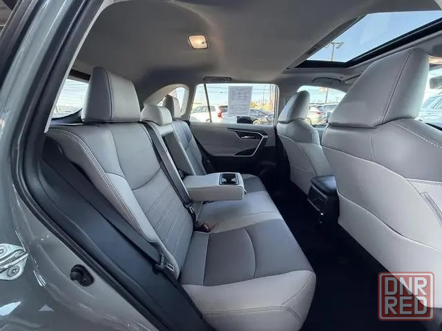 Neatly Used 2023 Toyota RAV4 XLE Premium Санкт-Петербург - изображение 3