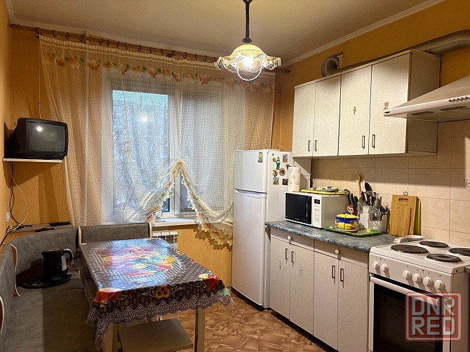 Реальная!Сдам 3к кв по ул.Куйбышева.Магистральный.Жд.Вся мебель и техника.все раздельно.Вода есть.ан Донецк - изображение 1