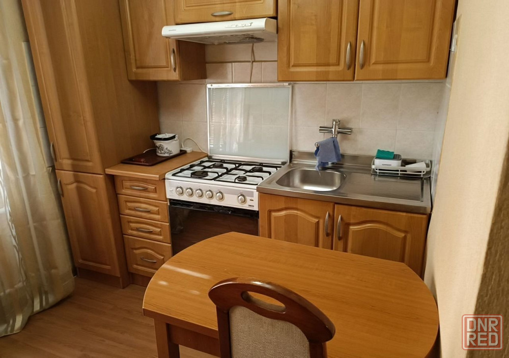 Сдаю однокомнатную квартиру 35.0 м² этаж 1/5 город Донецк, Ворошиловский район, улица Челюскинцев, о Донецк - изображение 3