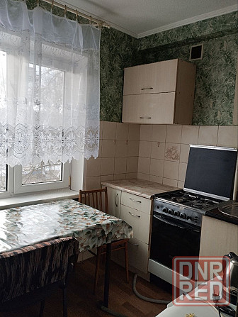 Сдам 1ком Текстильщик ул Петровского д 100 4/5 вода холодная и горячая с колонкой,все есть Донецк - изображение 2