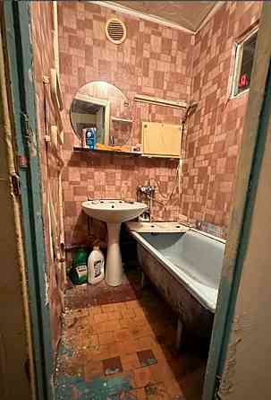 Продам трехкомнатную квартиру по Коммунаров Донецк