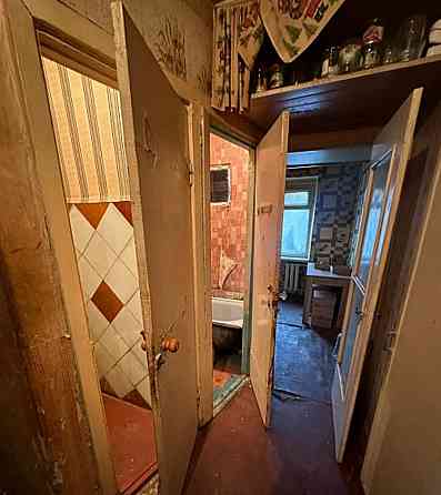 Продам трехкомнатную квартиру по Коммунаров Донецк